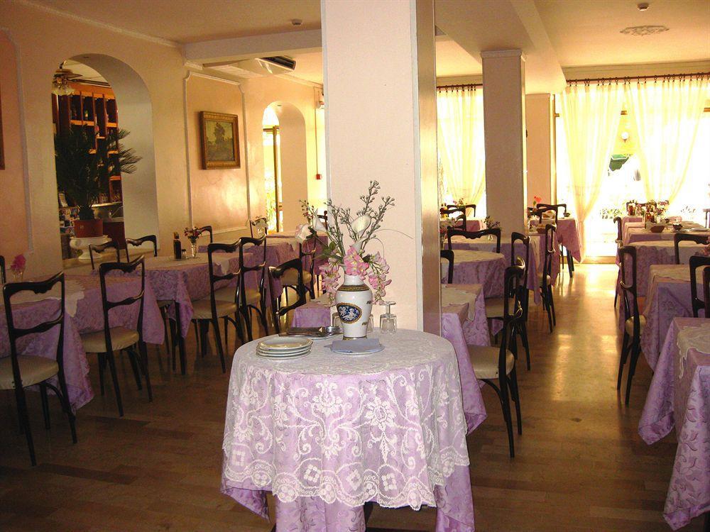 Hotel Cirene Rimini Esterno foto